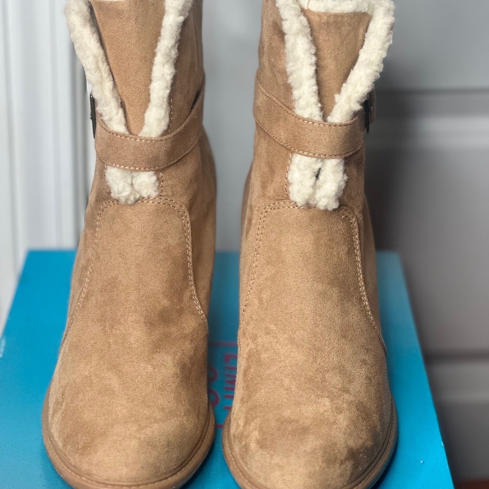 American Eagle short boot size 10